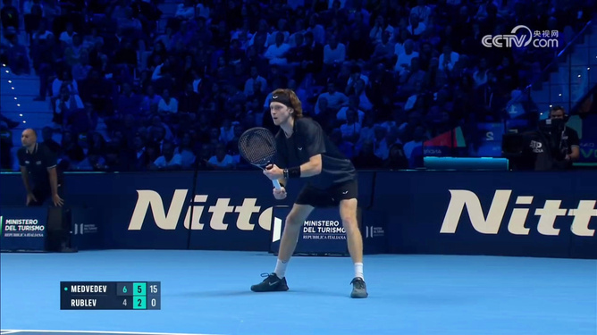 站位过于靠 站位过于靠